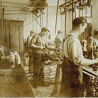 1906Rheindorf-Drechslerei-Produktion